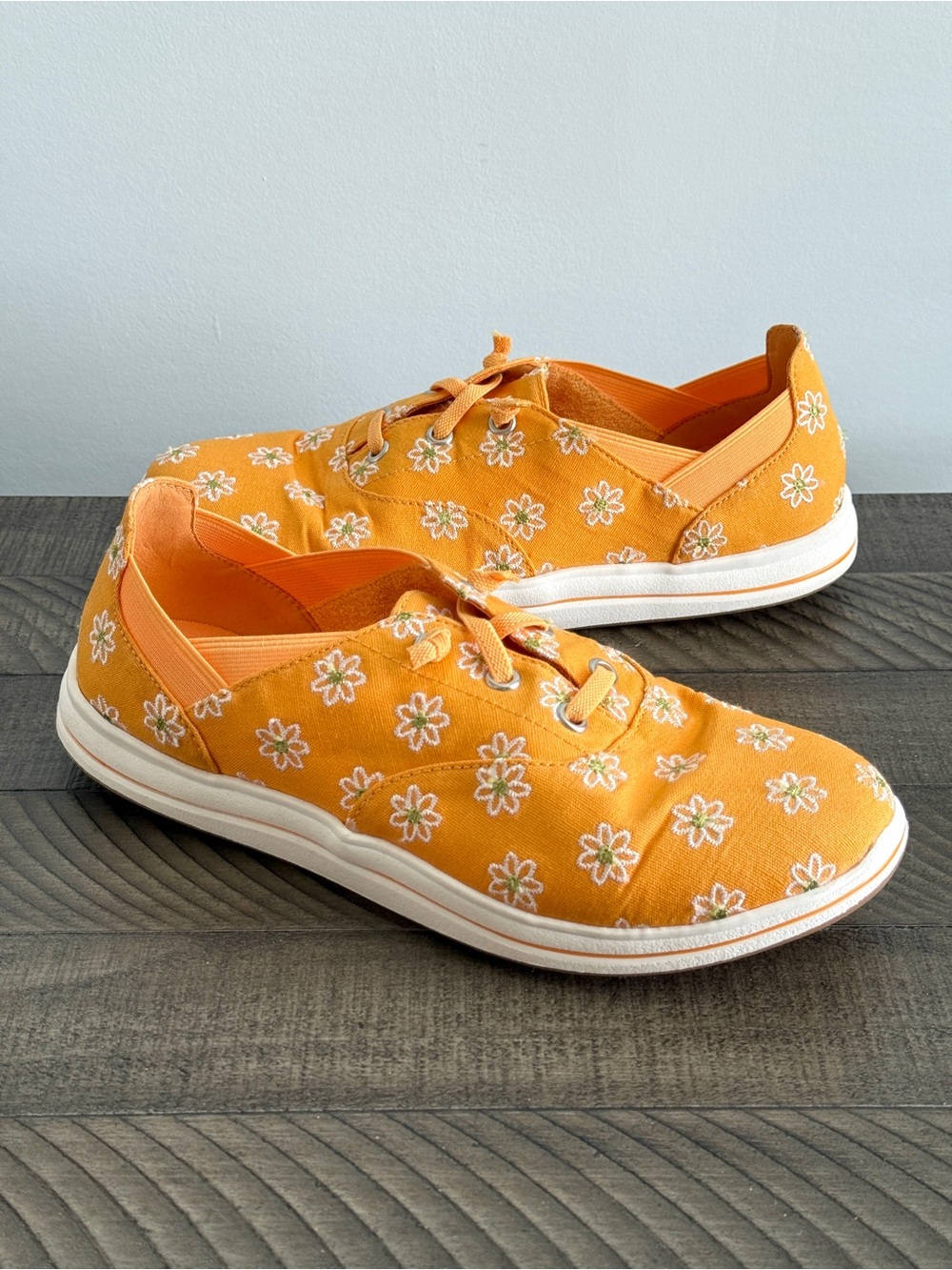 Clarks Cloudsteppers Canvas Slip-Ons Breeze Step Yellow Daisy Women’s Size 7